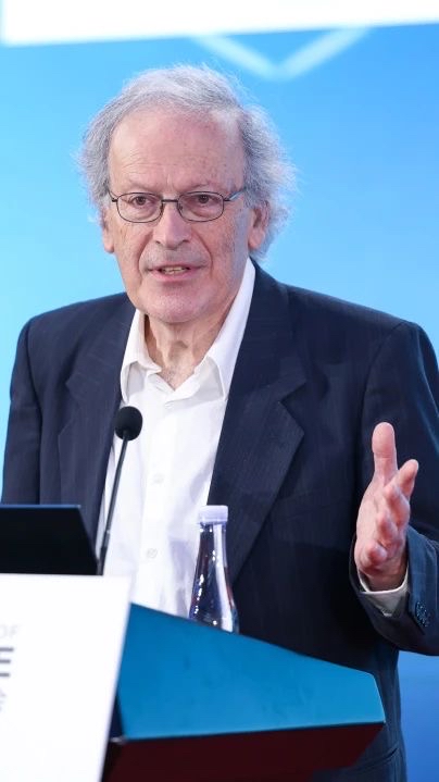 Leslie Valiant教授做演講。學(xué)校供圖.jpg