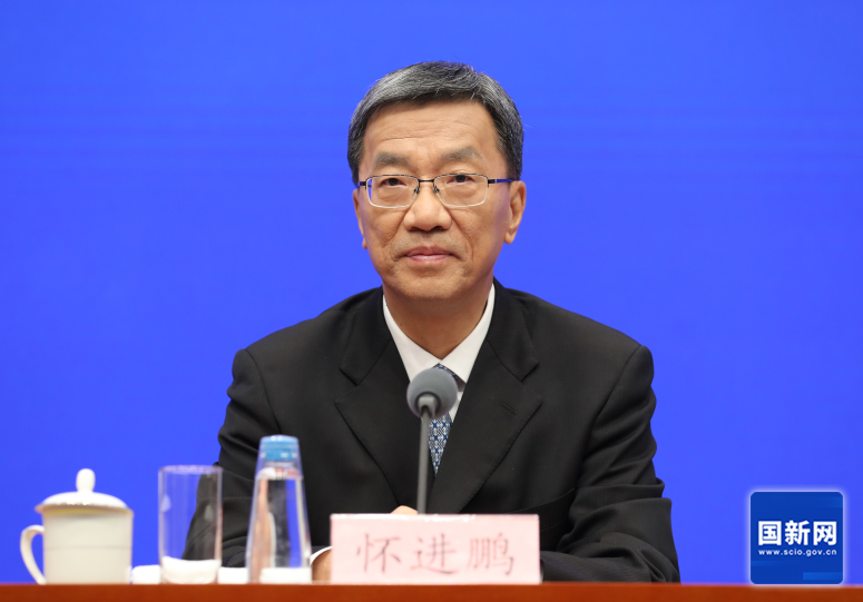 9月26日，國新辦舉行“推動高質(zhì)量發(fā)展”系列主題新聞發(fā)布會，教育部部長懷進鵬在發(fā)布會上介紹情況并回答記者提問。（徐想 攝）